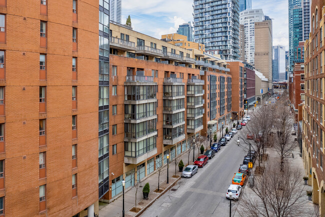 Old York Tower in Toronto, ON - Building Photo - Building Photo