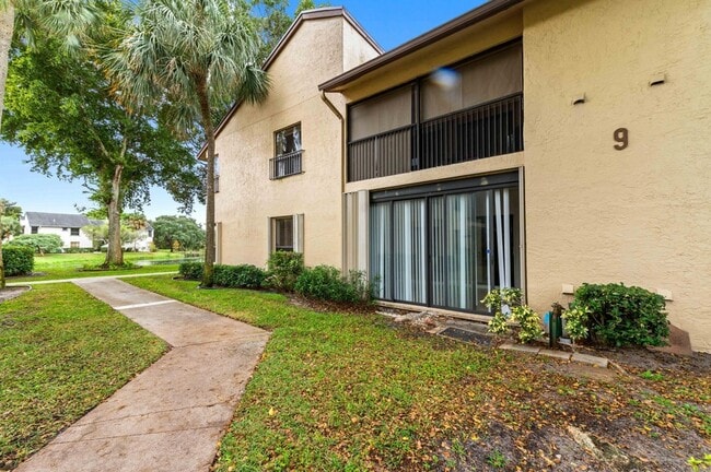 3757 Cocoplum Cir in Coconut Creek, FL - Foto de edificio - Building Photo