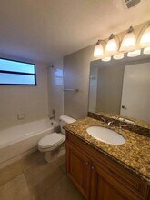 1517 Lake Crystal Dr, Unit E in West Palm Beach, FL - Foto de edificio - Building Photo