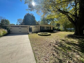 2848 E Eastmoor Dr in Springfield, MO - Building Photo - Building Photo