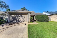 2210 Sentinal Oaks St in Sugar Land, TX - Building Photo - Building Photo