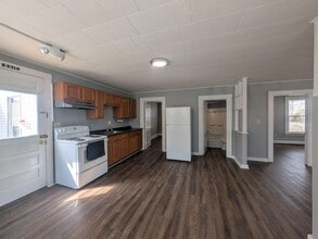 31 Chestnut St, Unit A in Claremont, NH - Building Photo - Building Photo