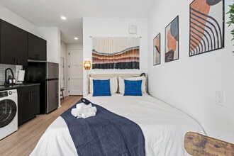 596 W 9th St in Dallas, TX - Building Photo - Building Photo