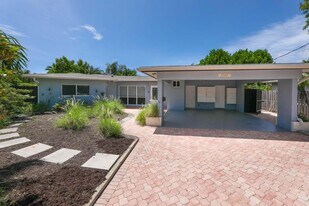 2164 NE 27th Dr in Wilton Manors, FL - Building Photo