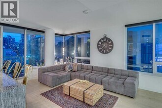 68 Smithe St in Vancouver, BC - Building Photo - Building Photo