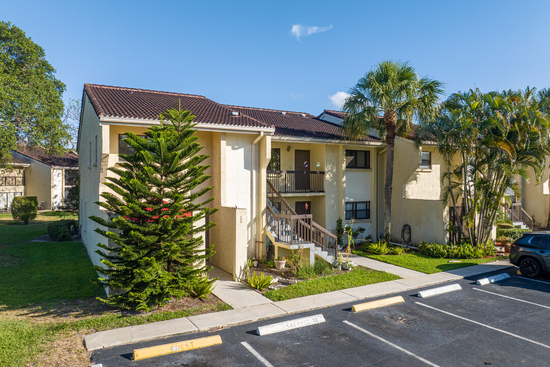 Vallhala Village in Boca Raton, FL - Foto de edificio