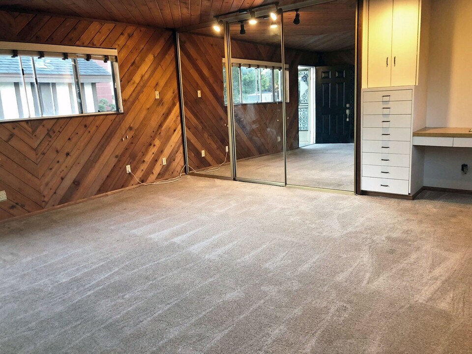 5830 Appian Way in Long Beach, CA - Building Photo