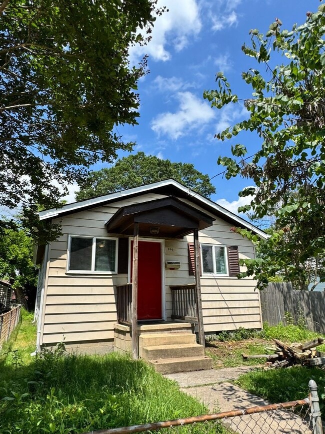 property at 800 Akron St
