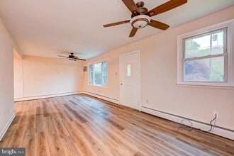 402 Larchwood Ave in Trevose, PA - Building Photo - Building Photo