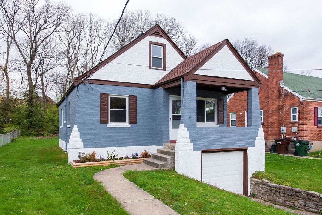 5273 Ponce Ln in Cincinnati, OH - Building Photo
