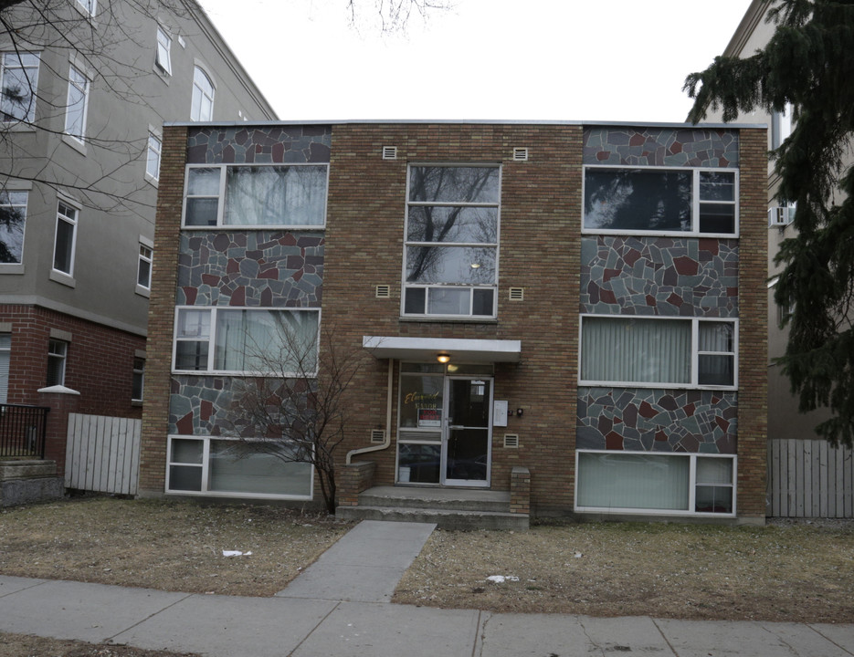 Elmwood Manor Apartments in Calgary, AB - Building Photo