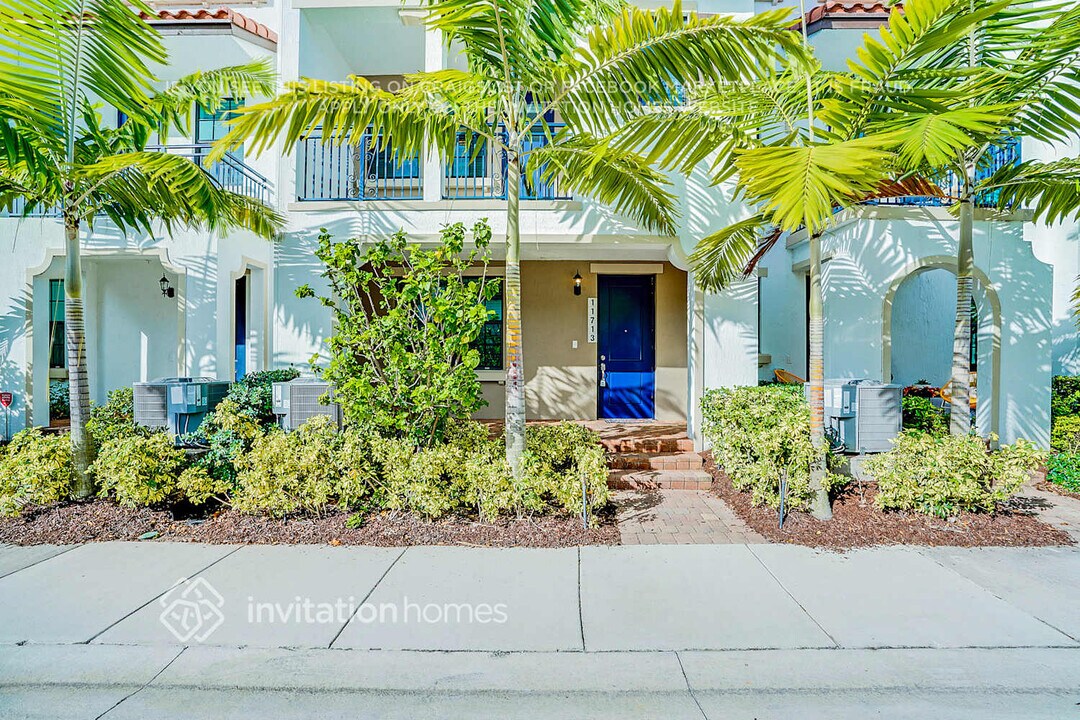 11713 SW 13th Ct in Pembroke Pines, FL - Building Photo
