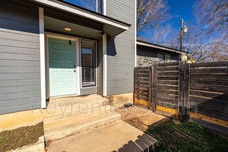 2003 Willowbend Dr in Round Rock, TX - Foto de edificio - Building Photo