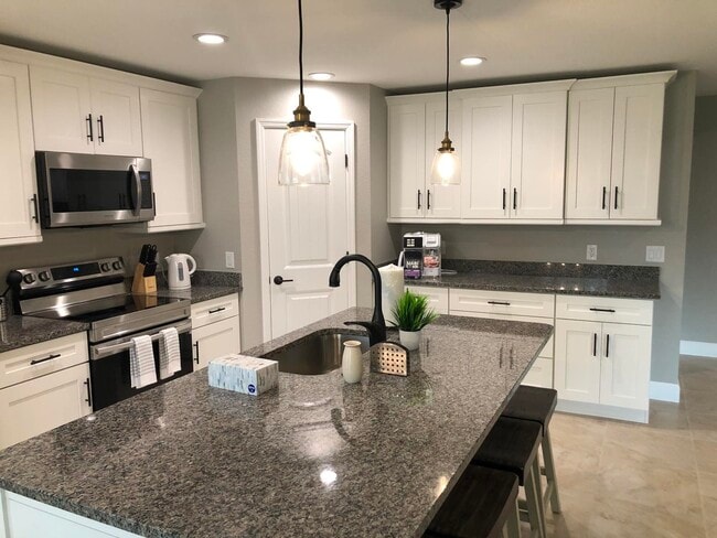 7169 Regina Dr in Englewood, FL - Building Photo - Building Photo