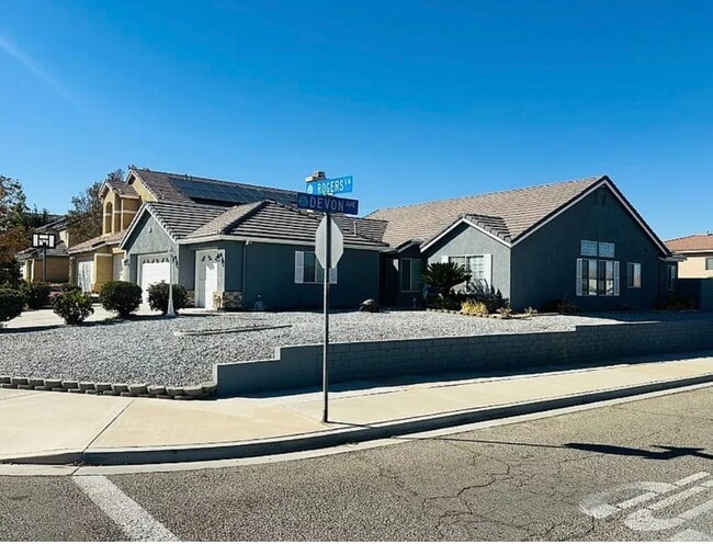 13994 Rogers Ln in Victorville, CA - Building Photo - Building Photo