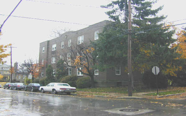 Montrose Apartments in Drexel Hill, PA - Building Photo