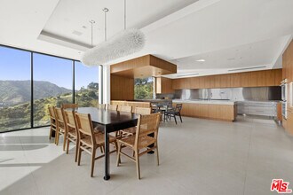 1731 Summitridge Dr in Beverly Hills, CA - Building Photo - Building Photo