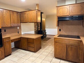 10023 Lark Rd in Weatherford, OK - Building Photo - Building Photo