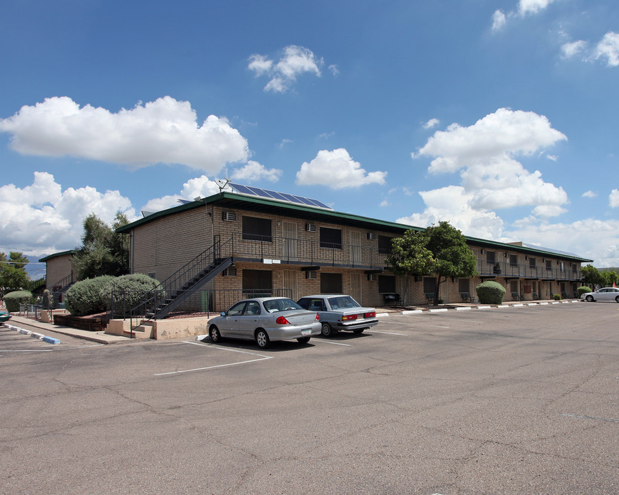 Kachina Court Apartments in Tucson, AZ - Foto de edificio