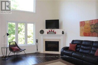 50 Deerglen Terrace in Aurora, ON - Building Photo - Building Photo
