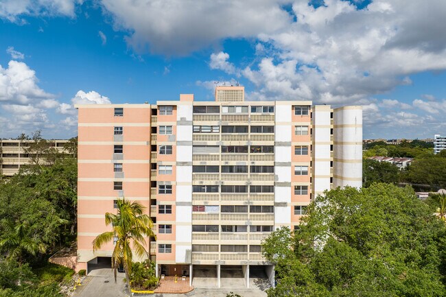 The Lakes of Inverrary Condominium in Lauderhill, FL - Building Photo - Building Photo