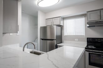 Brook Meadow Village in Austin, TX - Foto de edificio - Interior Photo