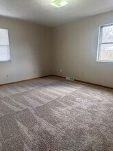 450 Hutton Ln in Jefferson City, MO - Building Photo - Building Photo