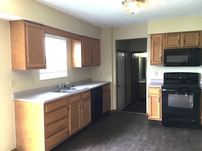 6585 Taylor Trace Ln in Hamilton, OH - Building Photo - Building Photo
