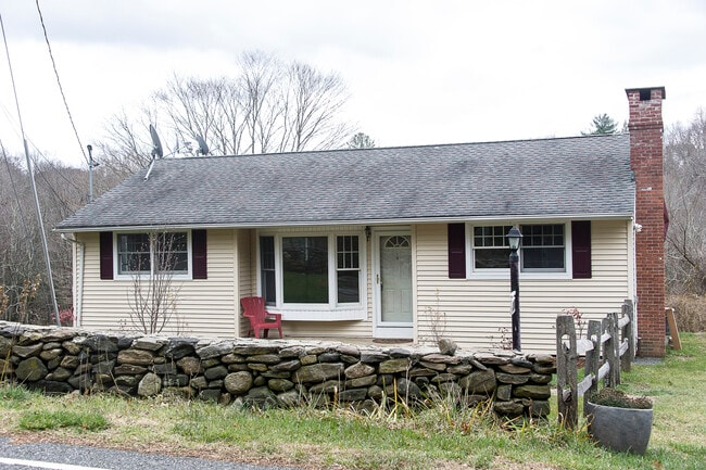 127 Blackville Rd in Washington, CT - Building Photo - Building Photo
