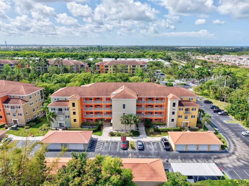 4420 Botanical Pl Cir in Naples, FL - Building Photo