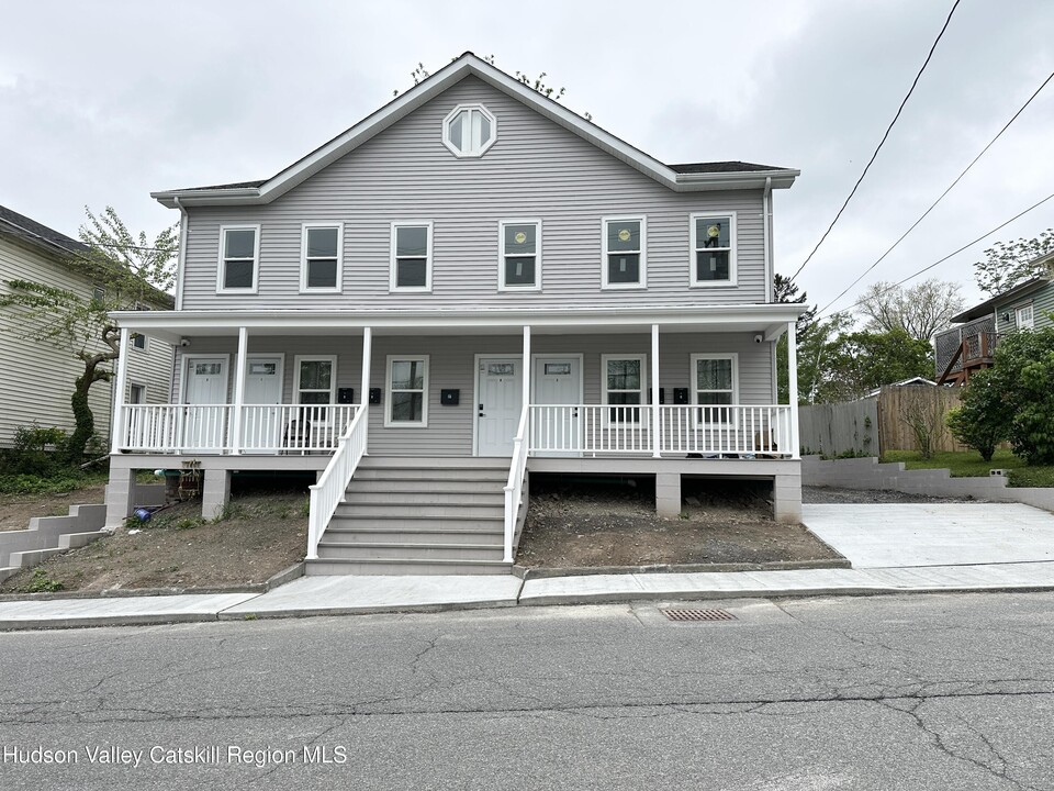 61 Thompson St in Catskill, NY - Building Photo