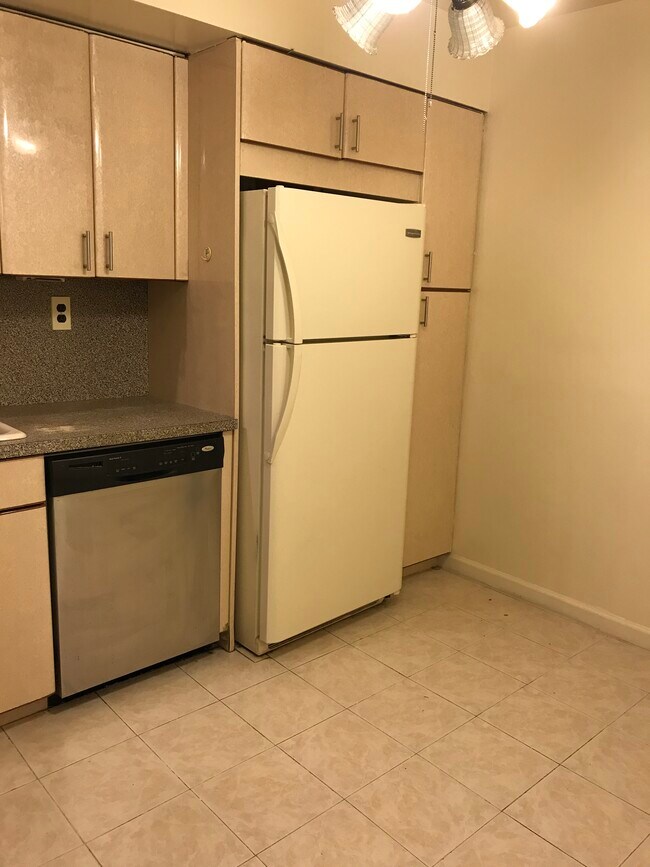 11031 72nd Dr, Unit 2f in Forest Hills, NY - Building Photo - Building Photo