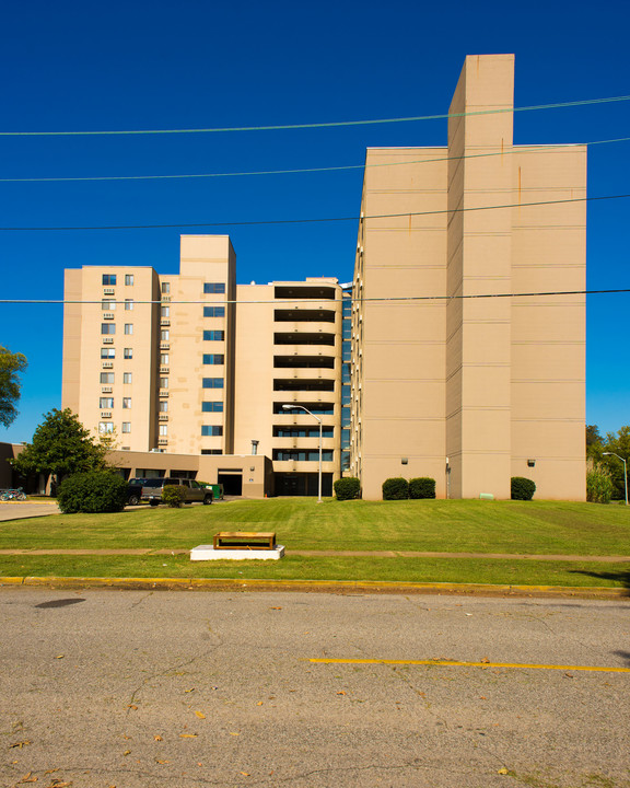 Birmingham Towers Apartments in Birmingham, AL - Building Photo