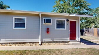 500 Foch St, Unit 9 in Bryan, TX - Building Photo