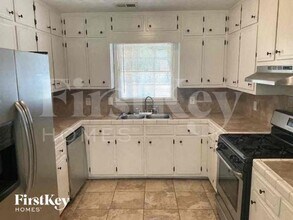 135 Lazy Hollow Ln in Covington, GA - Foto de edificio - Building Photo