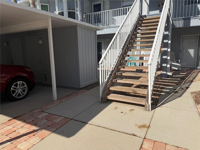 880 Bird Bay Dr W, Unit 105 in Venice, FL - Foto de edificio - Building Photo