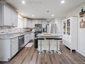 8640 Quincy Dr in Westland, MI - Building Photo - Building Photo