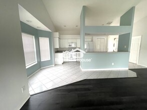 589 Trout Ln in Oldsmar, FL - Building Photo - Building Photo