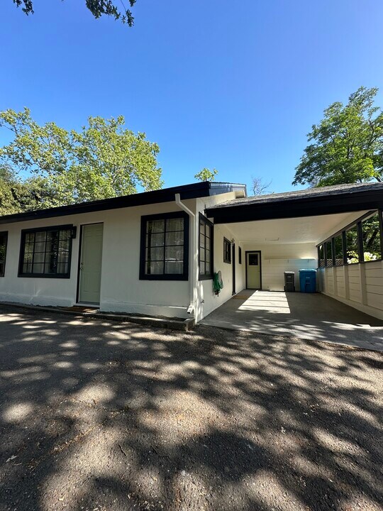 13559 Arnold Dr, Unit 1 in Glen Ellen, CA - Building Photo
