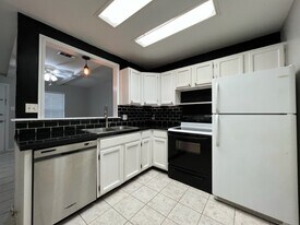 1624 Aquarena Springs Dr in San Marcos, TX - Building Photo