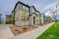 23680 E 41st Ave in Aurora, CO - Foto de edificio - Building Photo