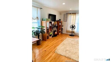 407 Copper Square Dr in Bethel, CT - Building Photo - Building Photo