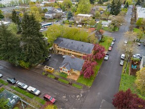 7011 N Oswego Ave in Portland, OR - Building Photo - Building Photo