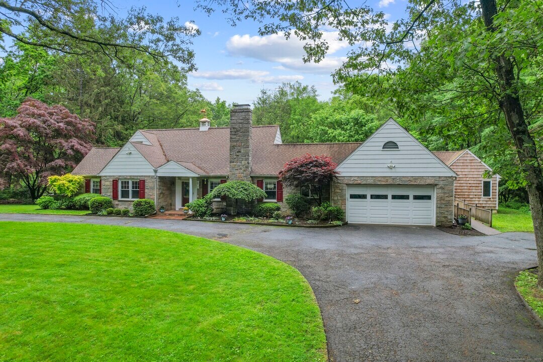 190 E Rocks Rd in Norwalk, CT - Building Photo
