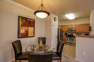 7050 E Sunrise Dr in Tucson, AZ - Building Photo - Building Photo