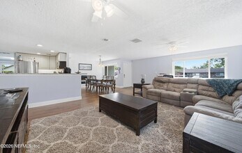 972 Dostie Cir in Orange Park, FL - Building Photo - Building Photo