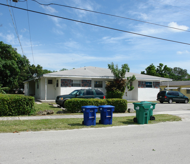 1207-1213 NE 112th St in Miami, FL - Building Photo - Building Photo