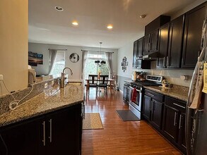 1022 Ravendale Ct in Naperville, IL - Foto de edificio - Building Photo