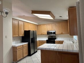 1502 Barnum Ct in Turlock, CA - Foto de edificio - Building Photo