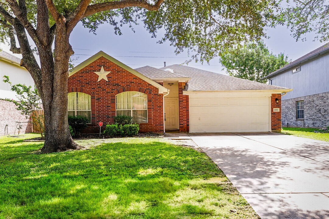 16915 Pheasant Ridge Dr in Sugar Land, TX - Building Photo